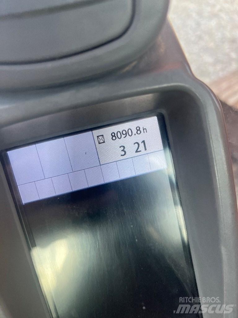 Hitachi ZX 210 대형 굴삭기 29톤 이상