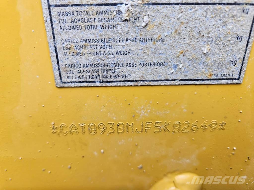 CAT 930 M  휠로우더