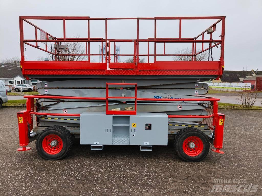 SkyJack SJ 9250 RT 가위형 리프트