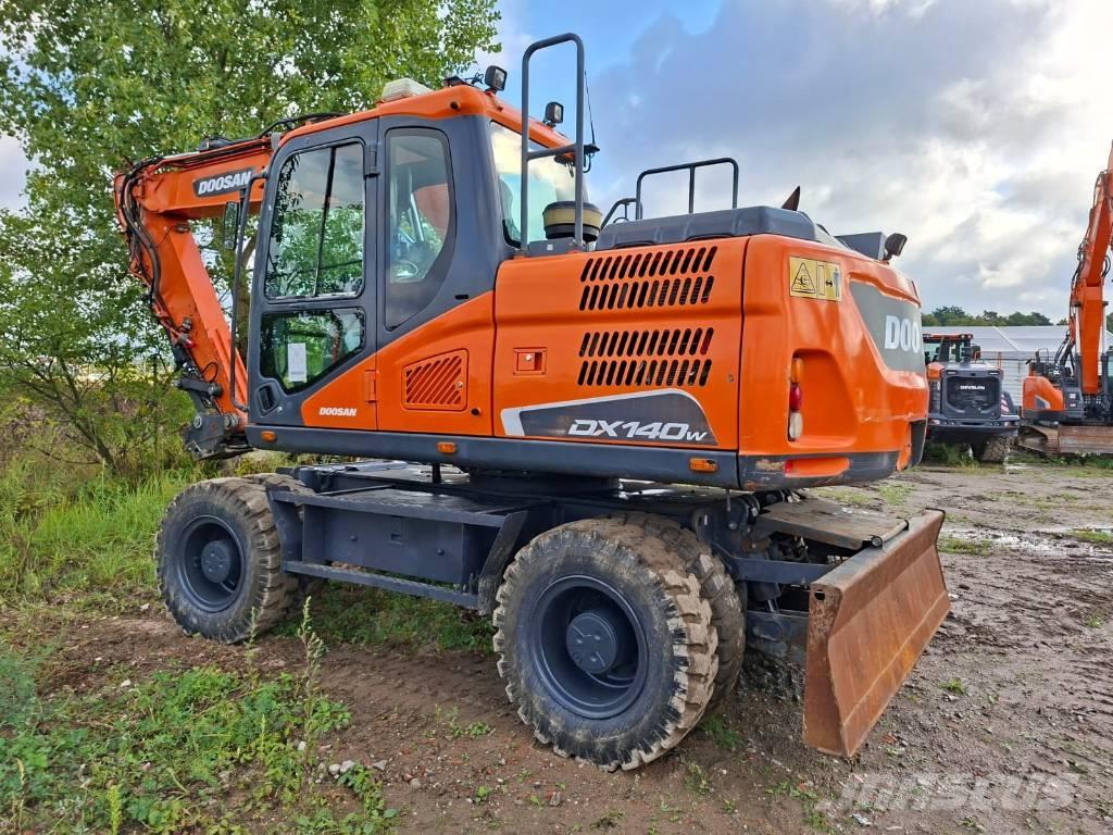 Doosan DX140W-5  휠 굴삭기
