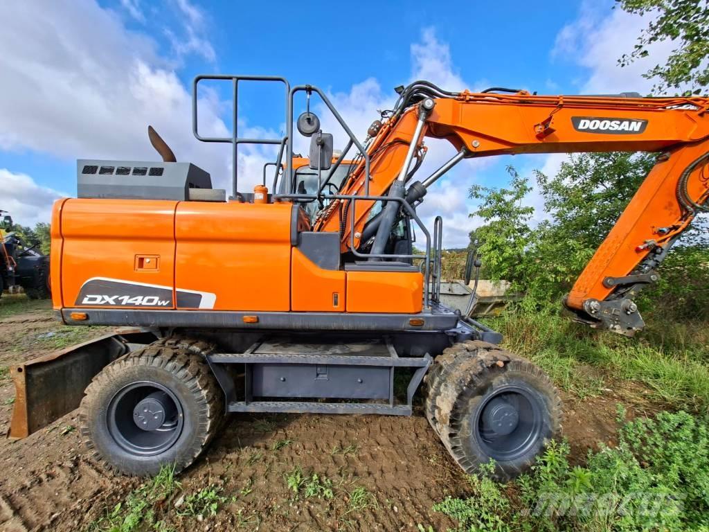 Doosan DX140W-5  휠 굴삭기