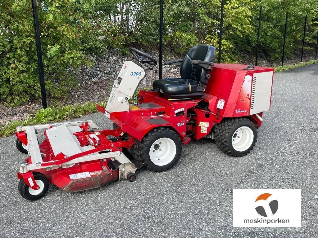 Ventrac 3200 탑승형 잔디깎기