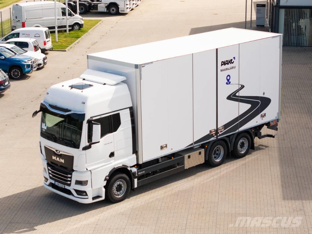 MAN TGX 26.520 6x2-4 탑차 트럭