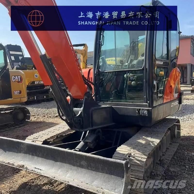 Doosan DX 60 소형 굴삭기 7톤 미만