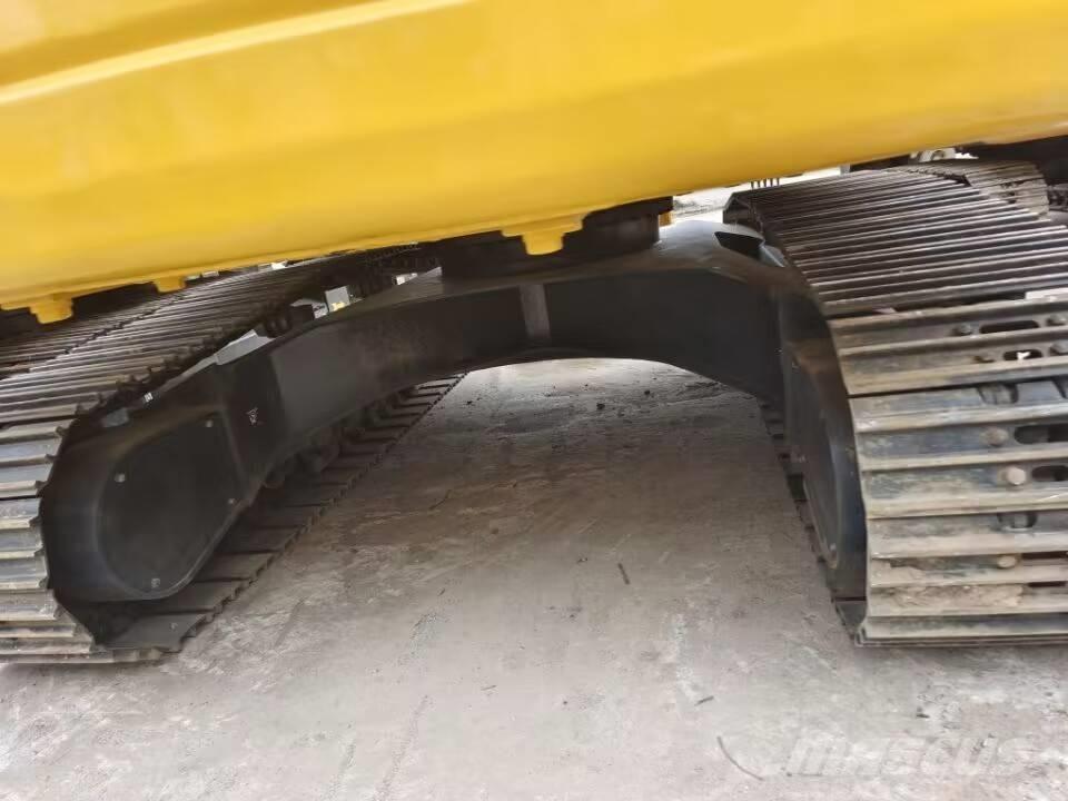 Komatsu PC 200 대형 굴삭기 29톤 이상