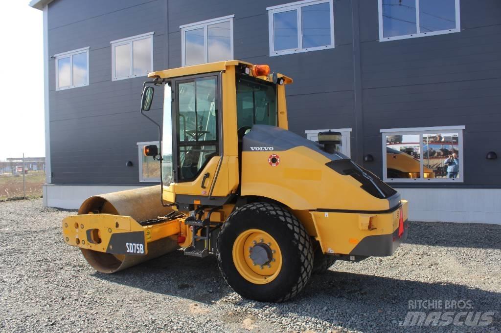Volvo SD 75 B 싱글 드럼 롤러