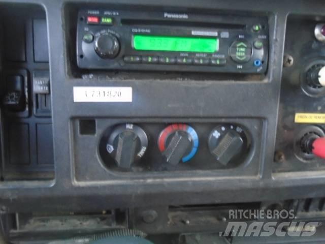 International F 4900 트럭 탑재 고소작업대