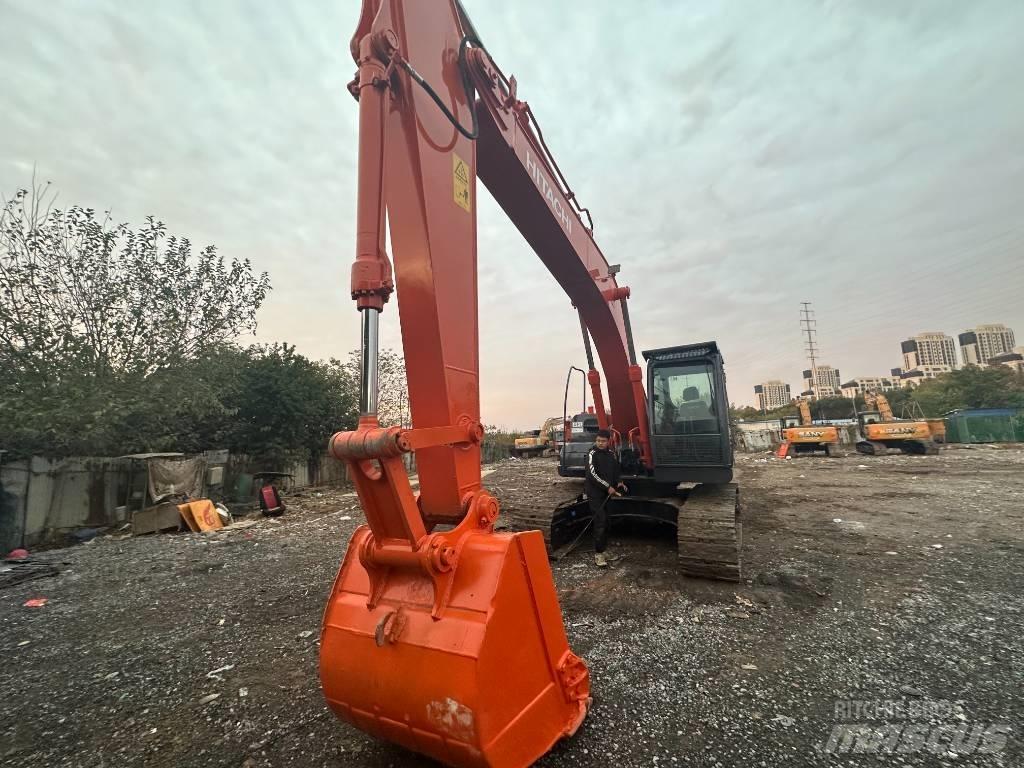 Hitachi ZX 200 대형 굴삭기 29톤 이상