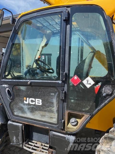 JCB 535-125 텔러 핸들러