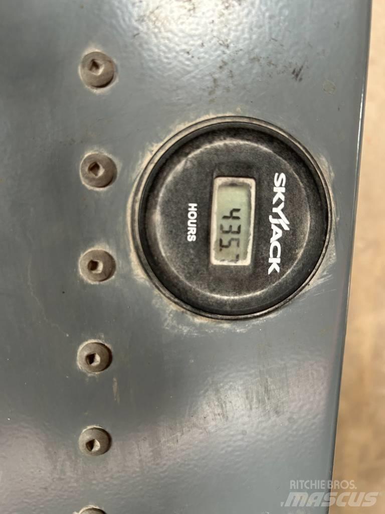 SkyJack SJ III 3219 가위형 리프트
