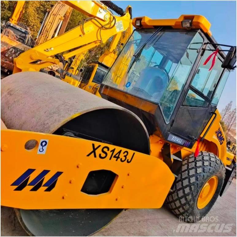 XCMG XS143J 싱글 드럼 롤러