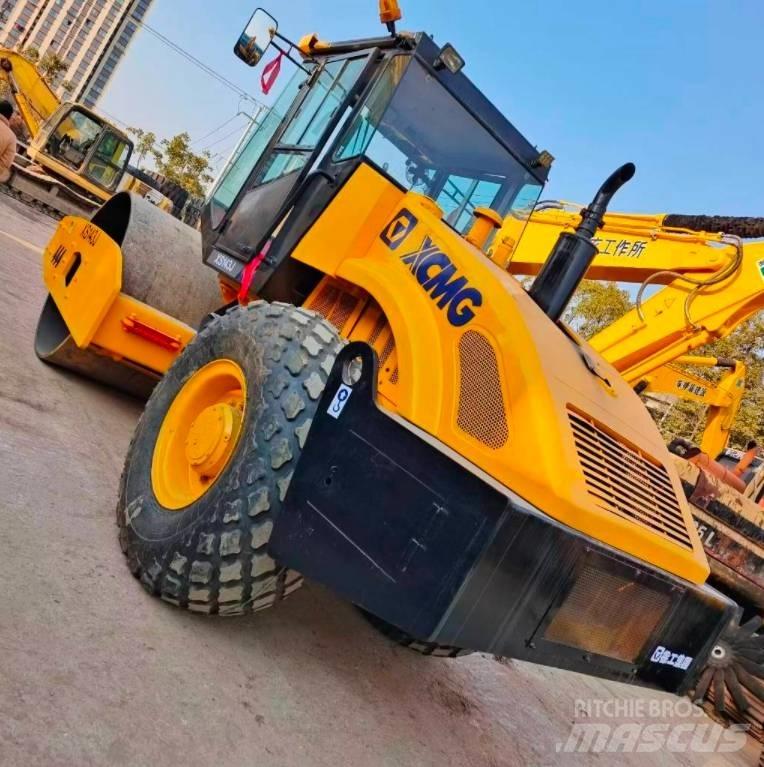 XCMG XS143J 싱글 드럼 롤러
