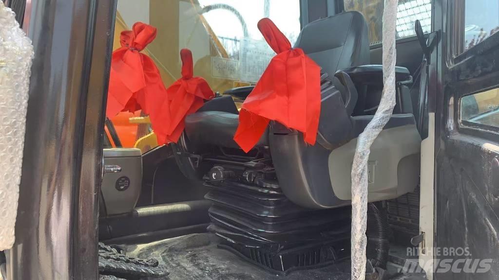 CAT 320 D 대형 굴삭기 29톤 이상
