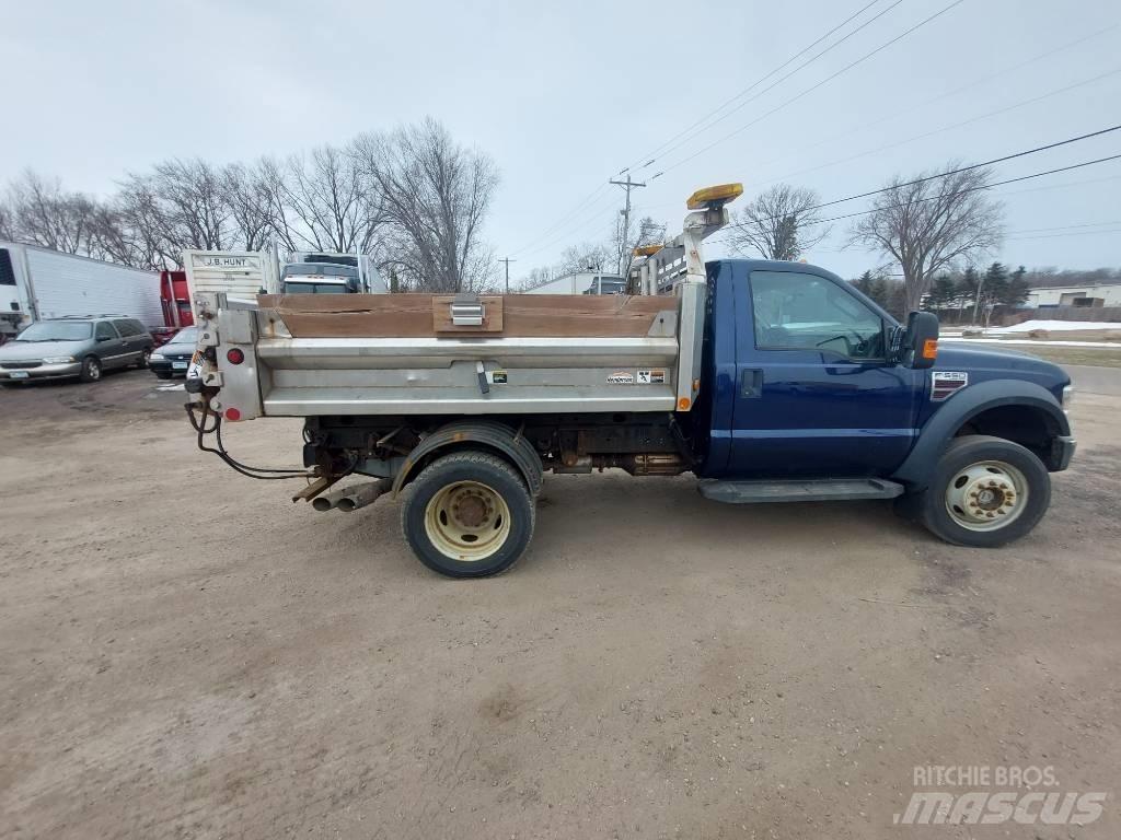 Ford F 550 XLT 제설 블레이드 및 제설기
