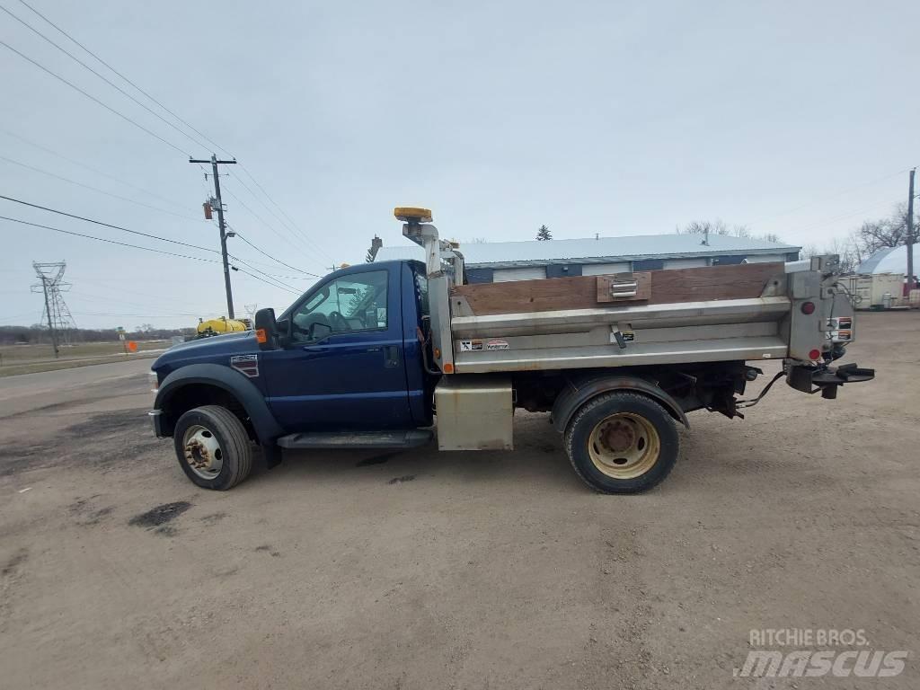 Ford F 550 XLT 제설 블레이드 및 제설기