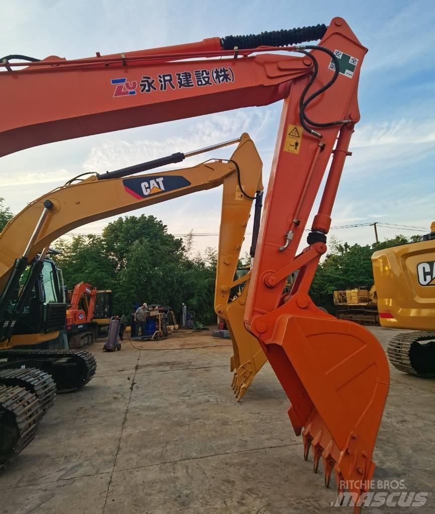 Hitachi ZX 200 대형 굴삭기 29톤 이상