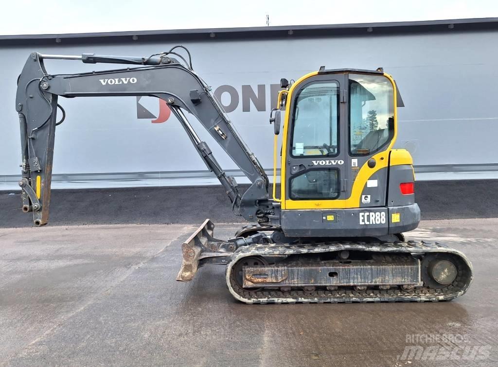Volvo ECR88 중형굴삭기 7톤-28톤