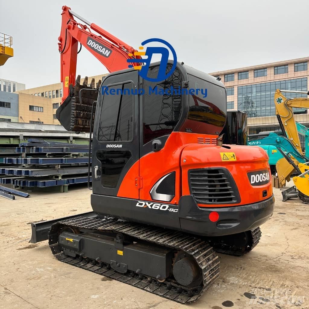 Doosan DX 60 소형 굴삭기 7톤 미만
