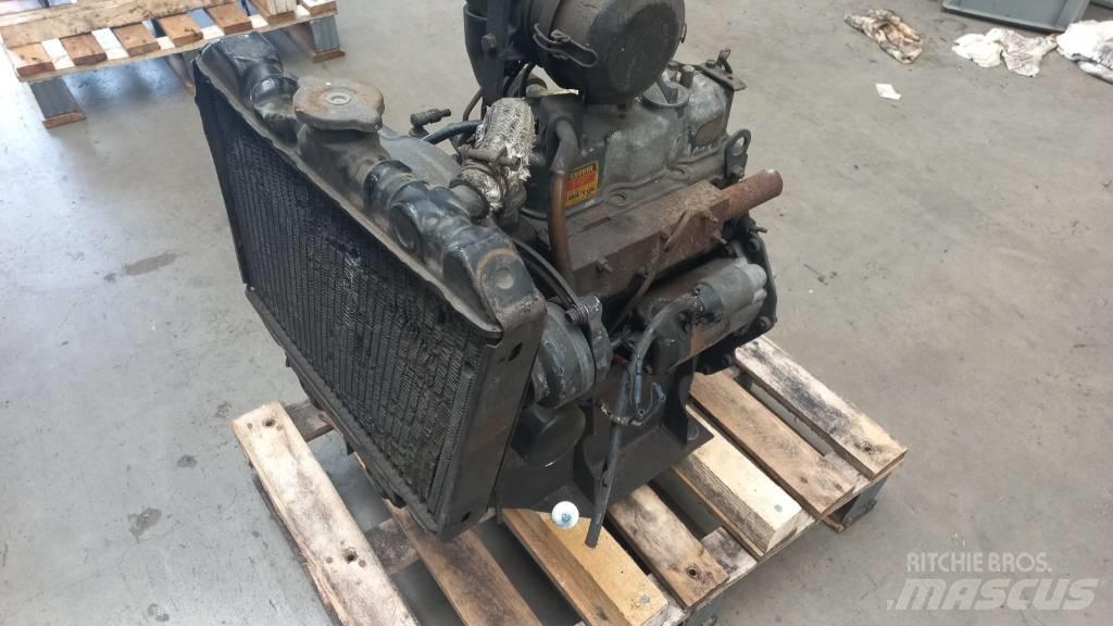 Kubota D850 엔진
