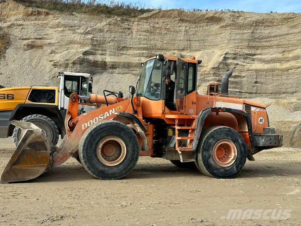 Doosan DL 300  휠로우더