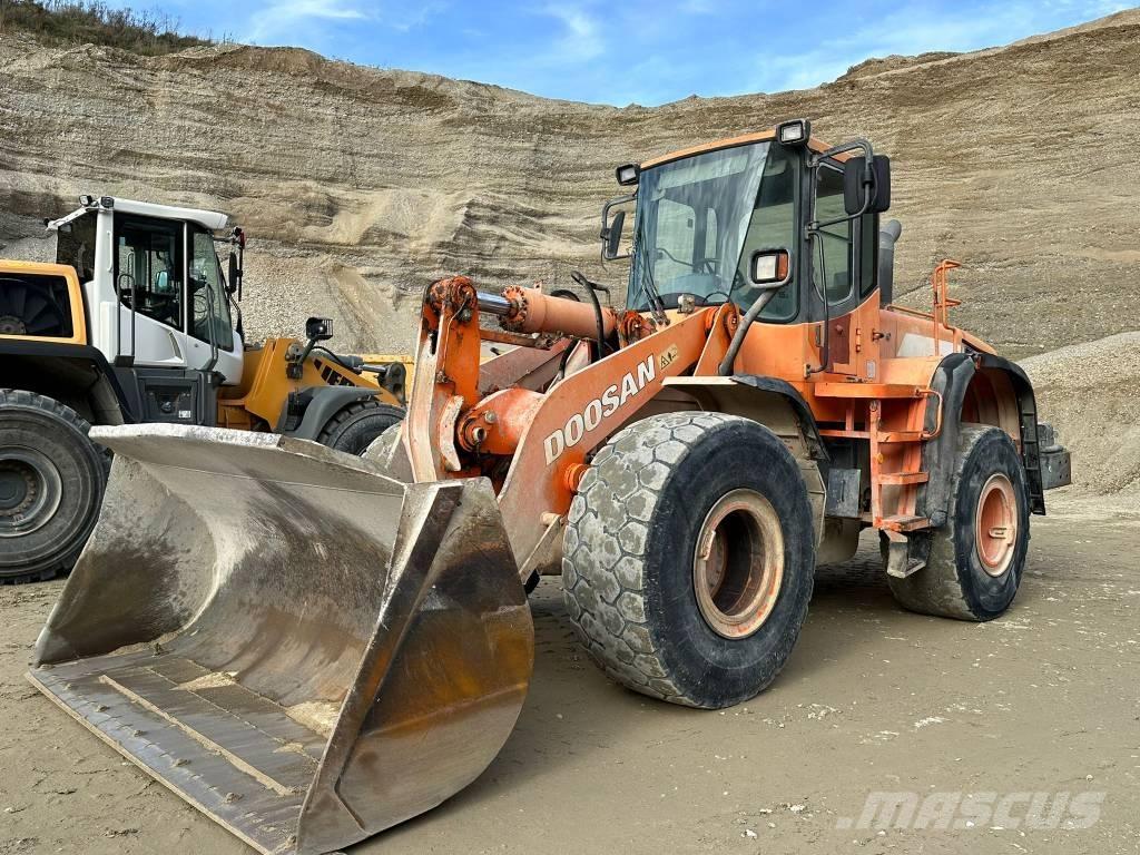 Doosan DL 300  휠로우더