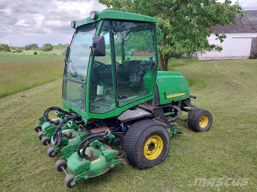 John Deere 3245 C 페어웨이 잔디깎기