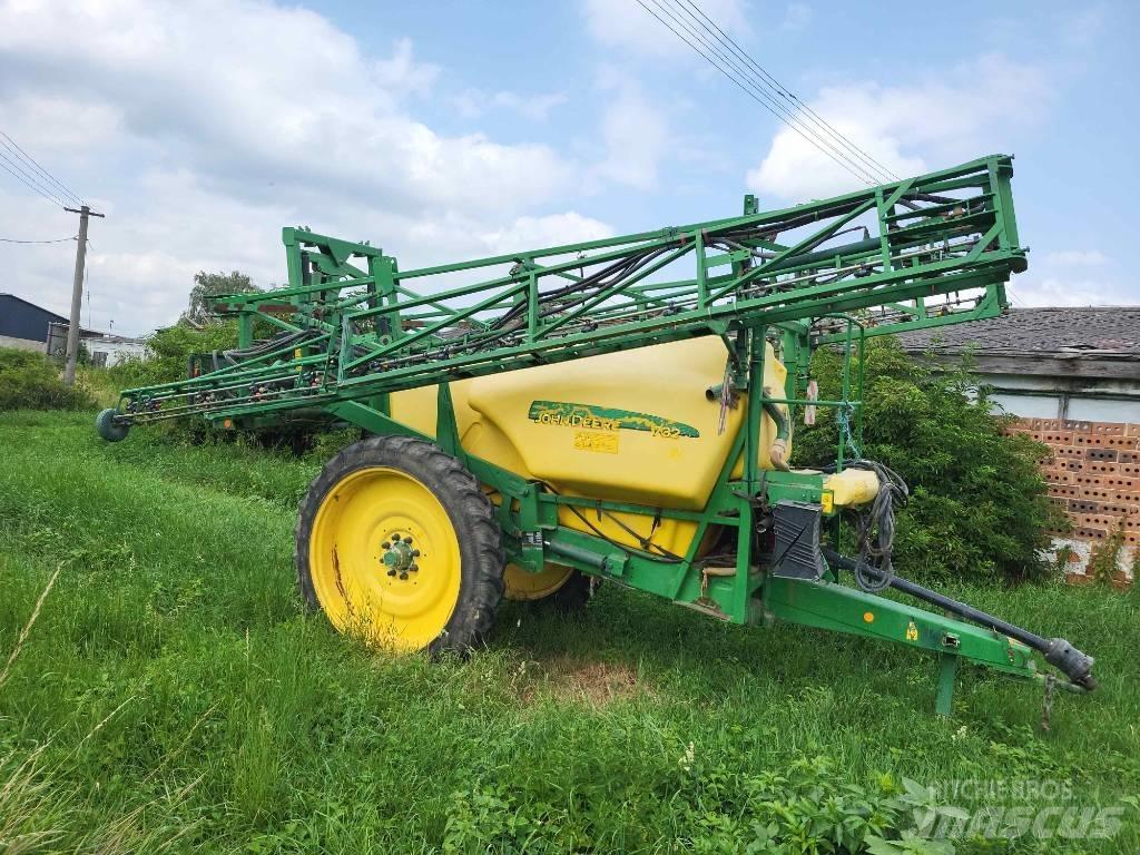 John Deere 732 견인형 분무기