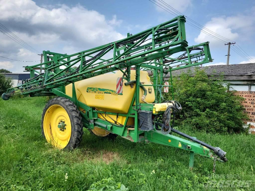 John Deere 732 견인형 분무기
