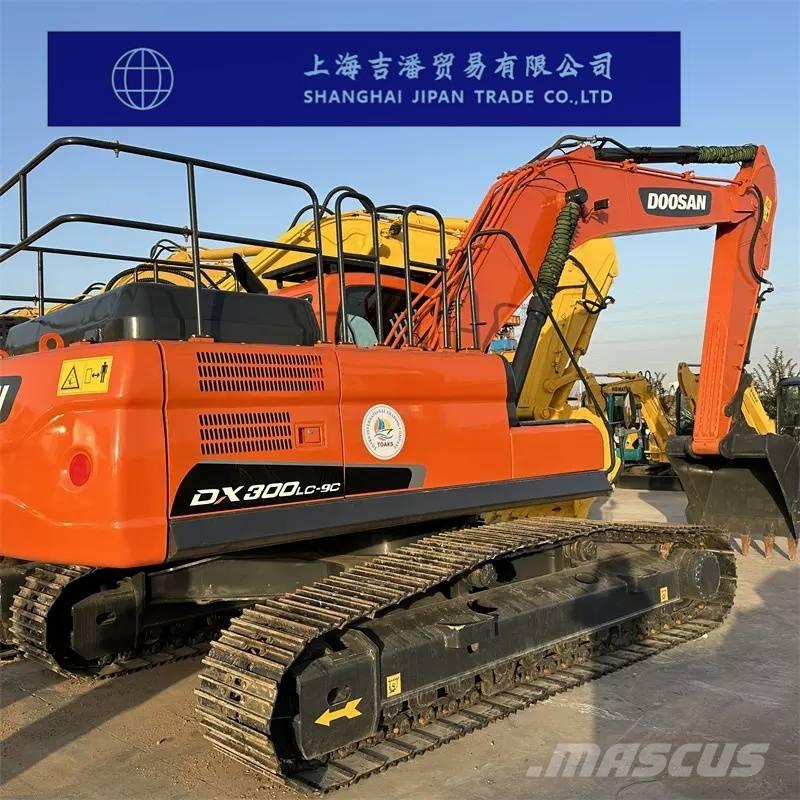 Doosan DX 300 대형 굴삭기 29톤 이상