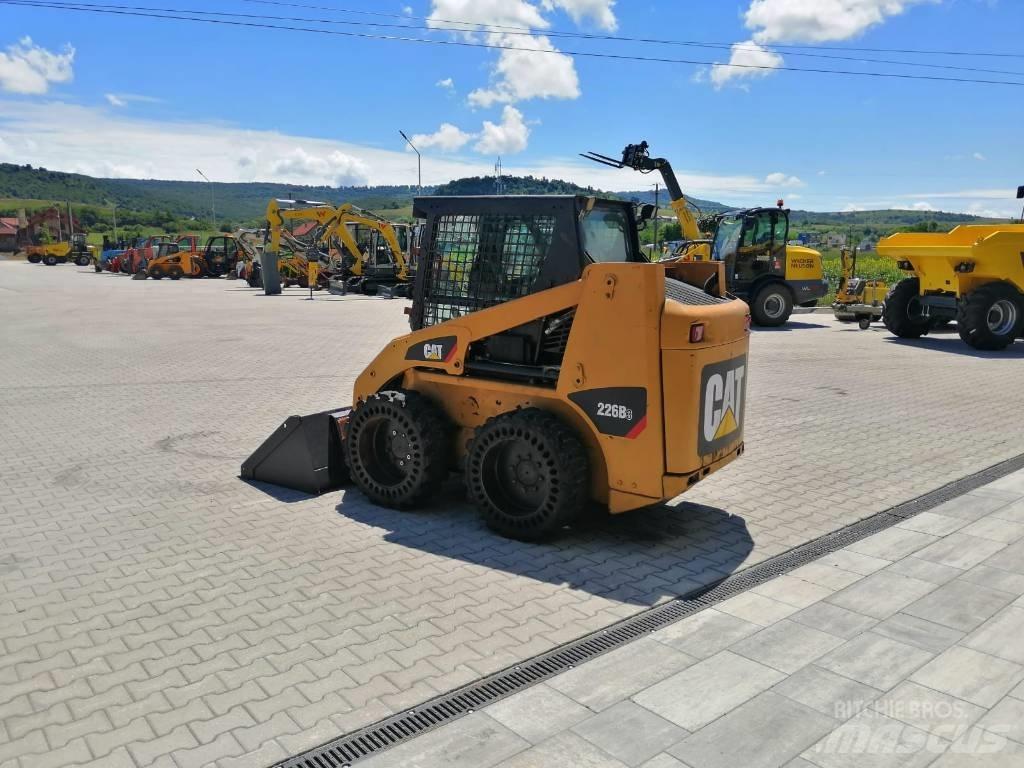 CAT 226 B 3  스키드로더