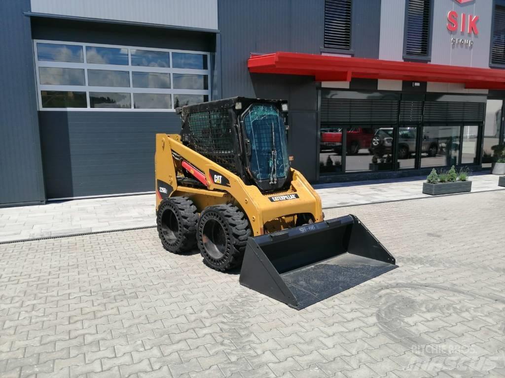 CAT 226 B 3  스키드로더