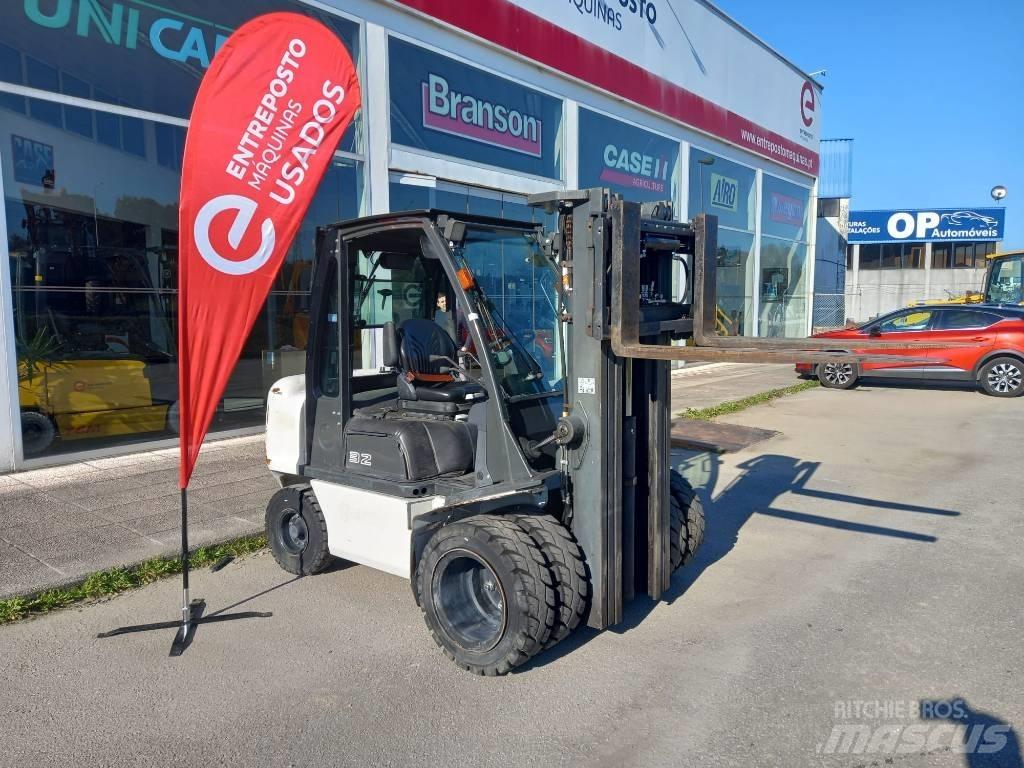 UniCarriers D32 디젤 지게차
