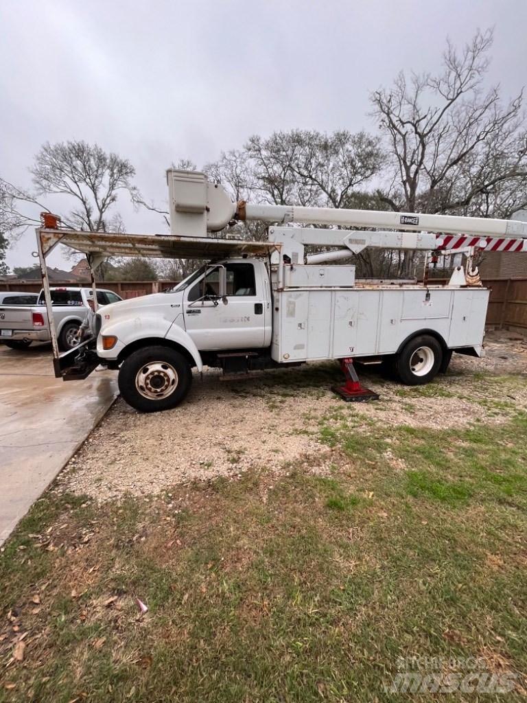 Ford F 750 트럭 탑재 고소작업대