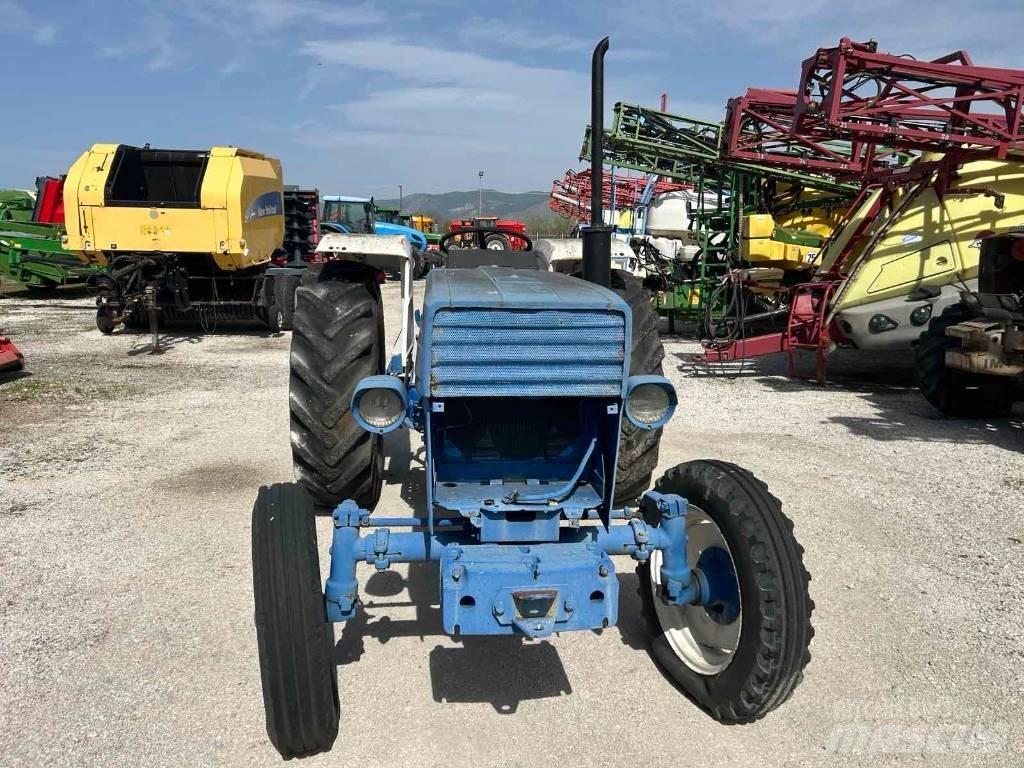 Universal 640 트랙터