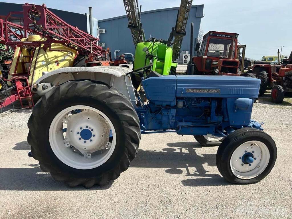 Universal 640 트랙터