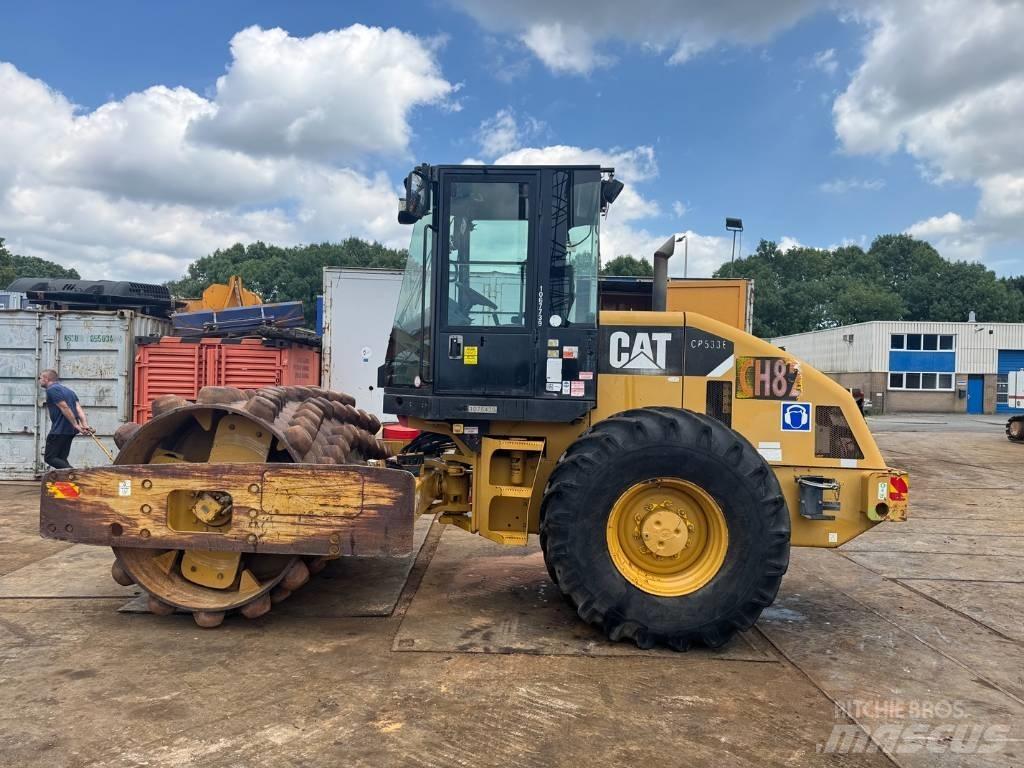CAT CP 533 E 싱글 드럼 롤러