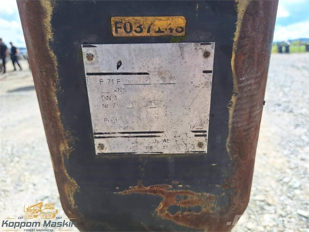 Loglift F71 포워더 크레인