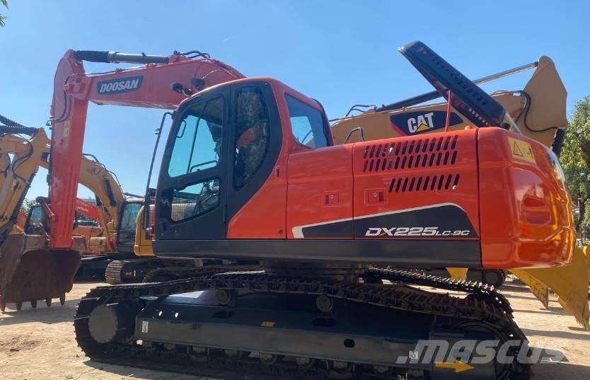 Doosan DX225 대형 굴삭기 29톤 이상