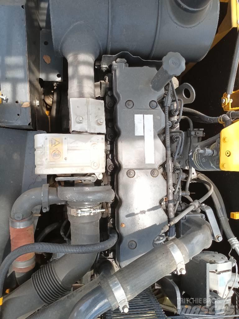 Komatsu PC 200 대형 굴삭기 29톤 이상