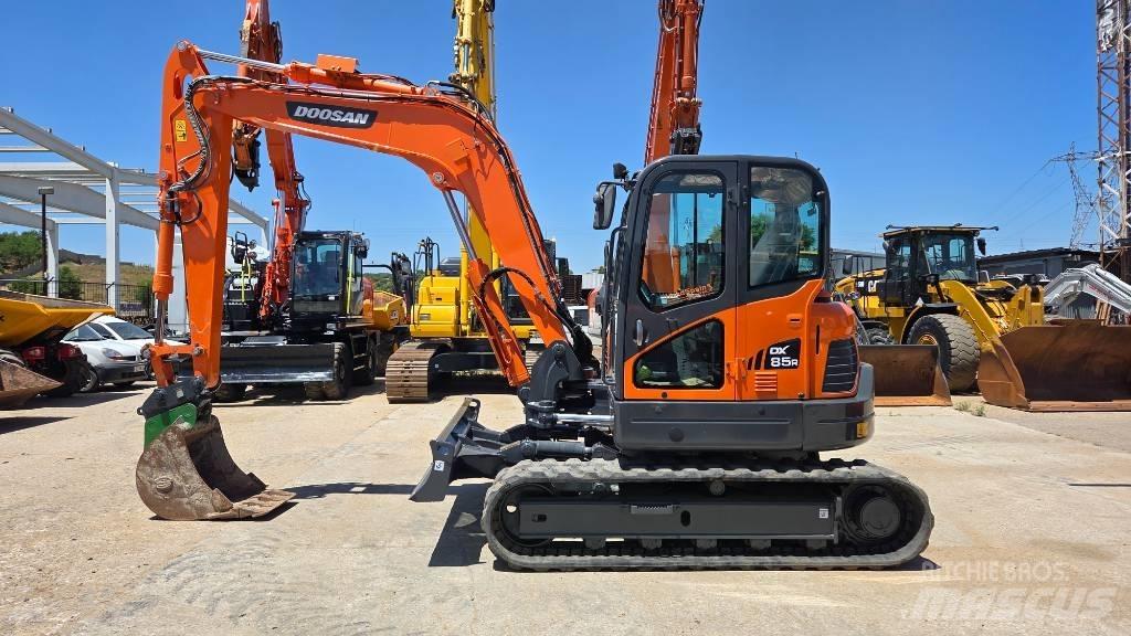 Doosan DX 85 중형굴삭기 7톤-28톤