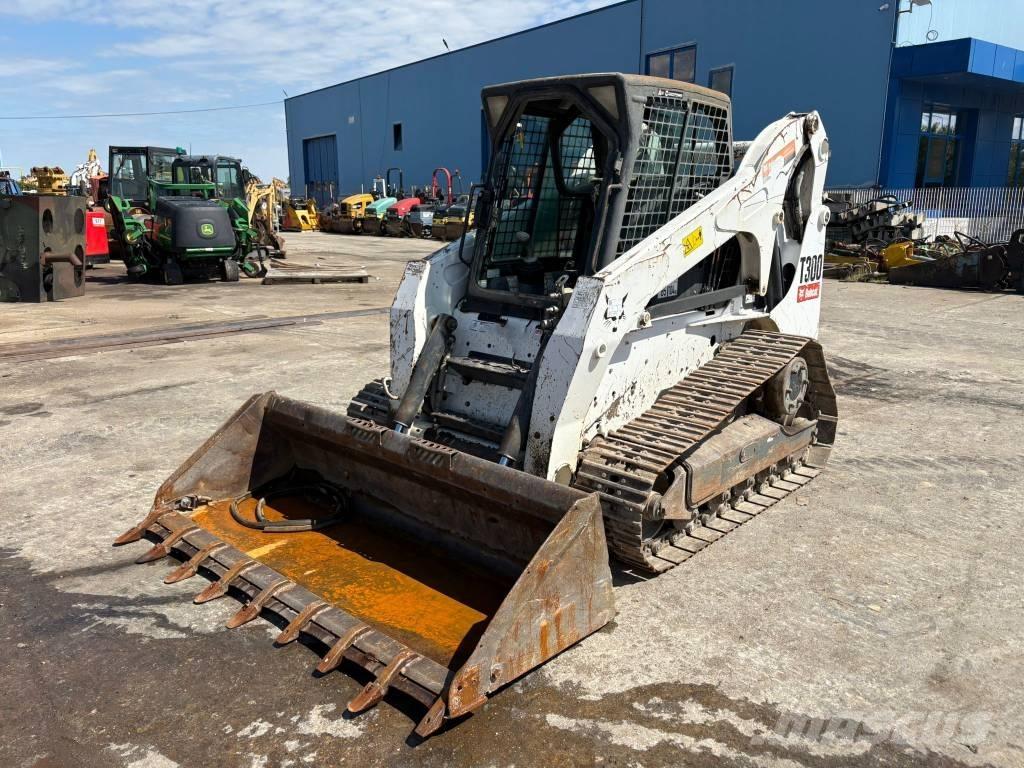 Bobcat T 300  스키드로더