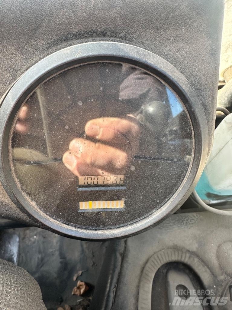 Linde E18 전동 지게차