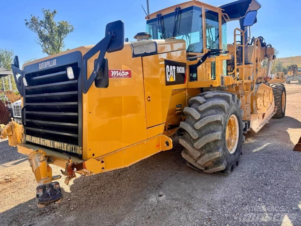 CAT RM 300 아스팔트 리사이클러