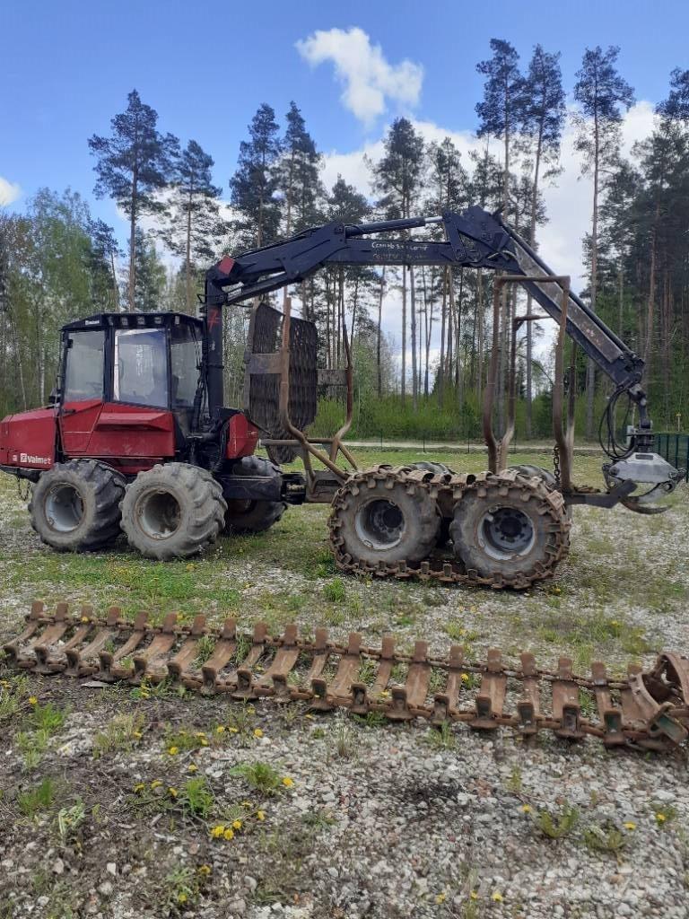Valmet 820 원목 포워더