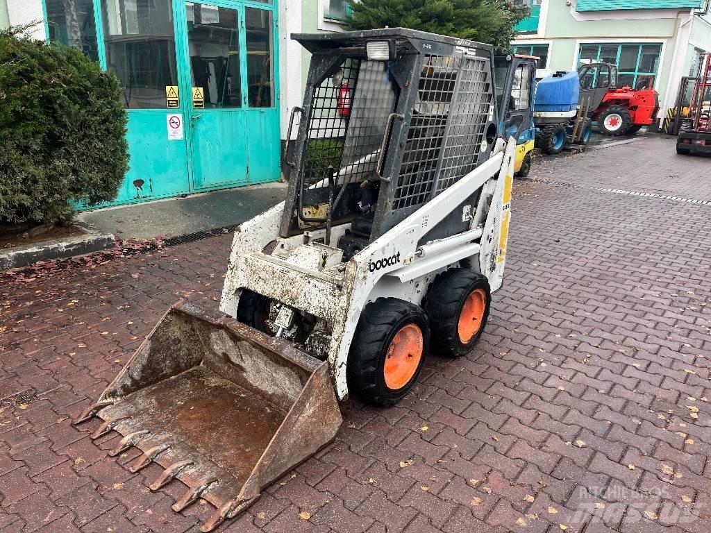 Bobcat 443      V-4129 프론트 로더 및 굴착기