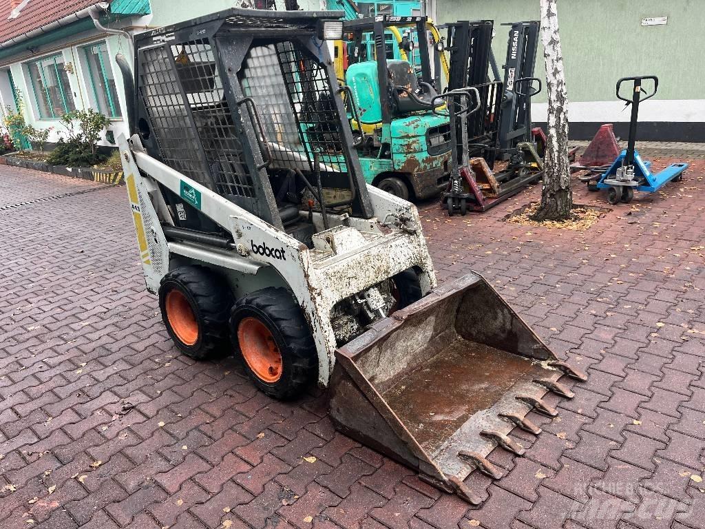 Bobcat 443      V-4129 프론트 로더 및 굴착기