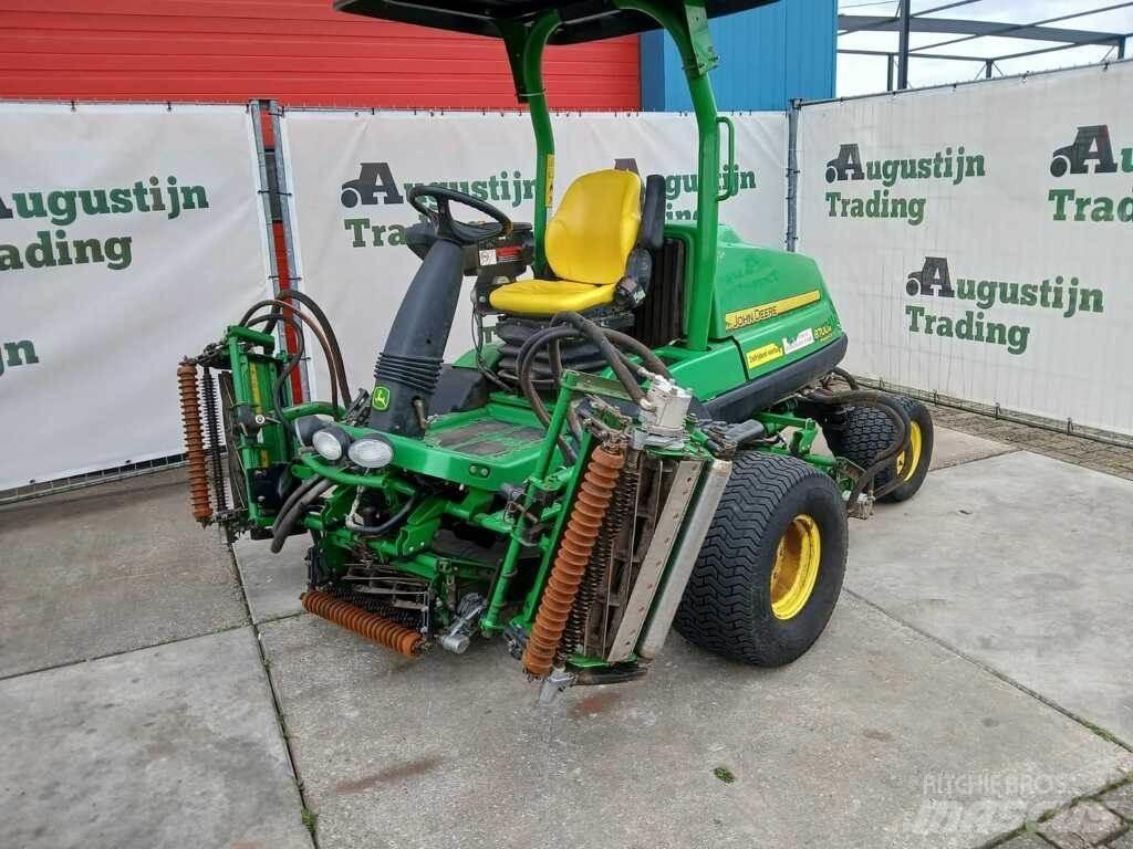 John Deere 8700 A 탑승형 잔디깎기