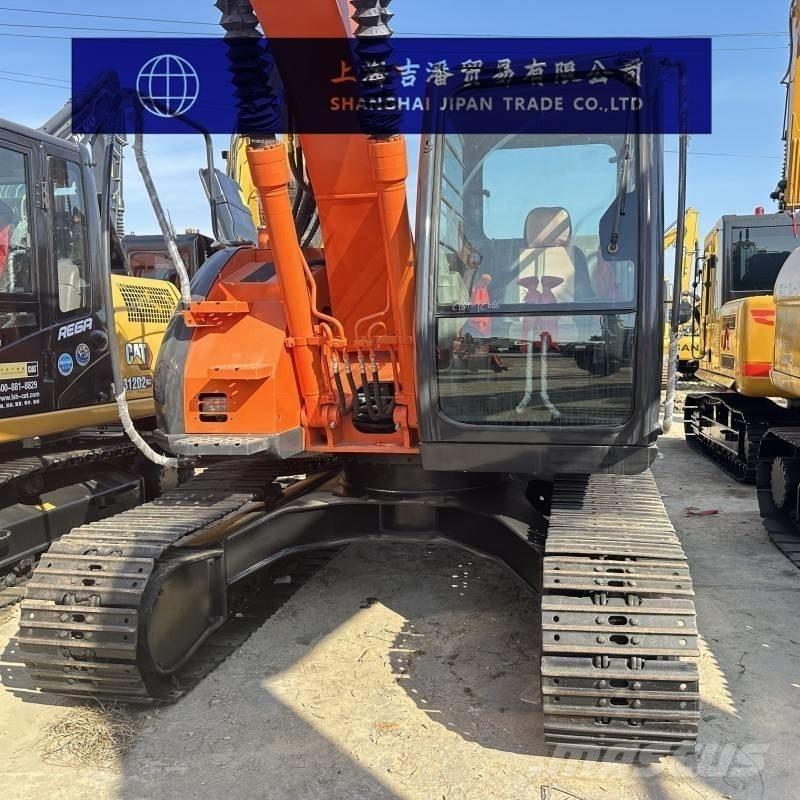 Hitachi ZX 135 대형 굴삭기 29톤 이상