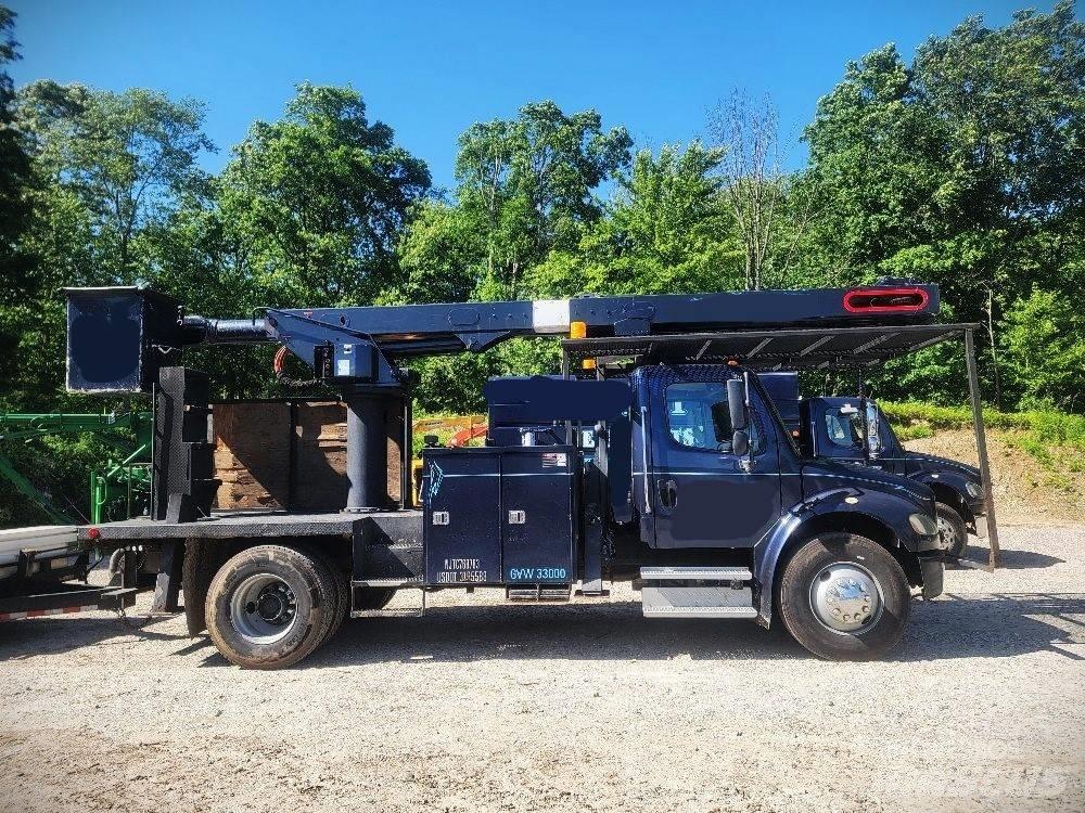 Freightliner M2106 트럭 탑재 고소작업대