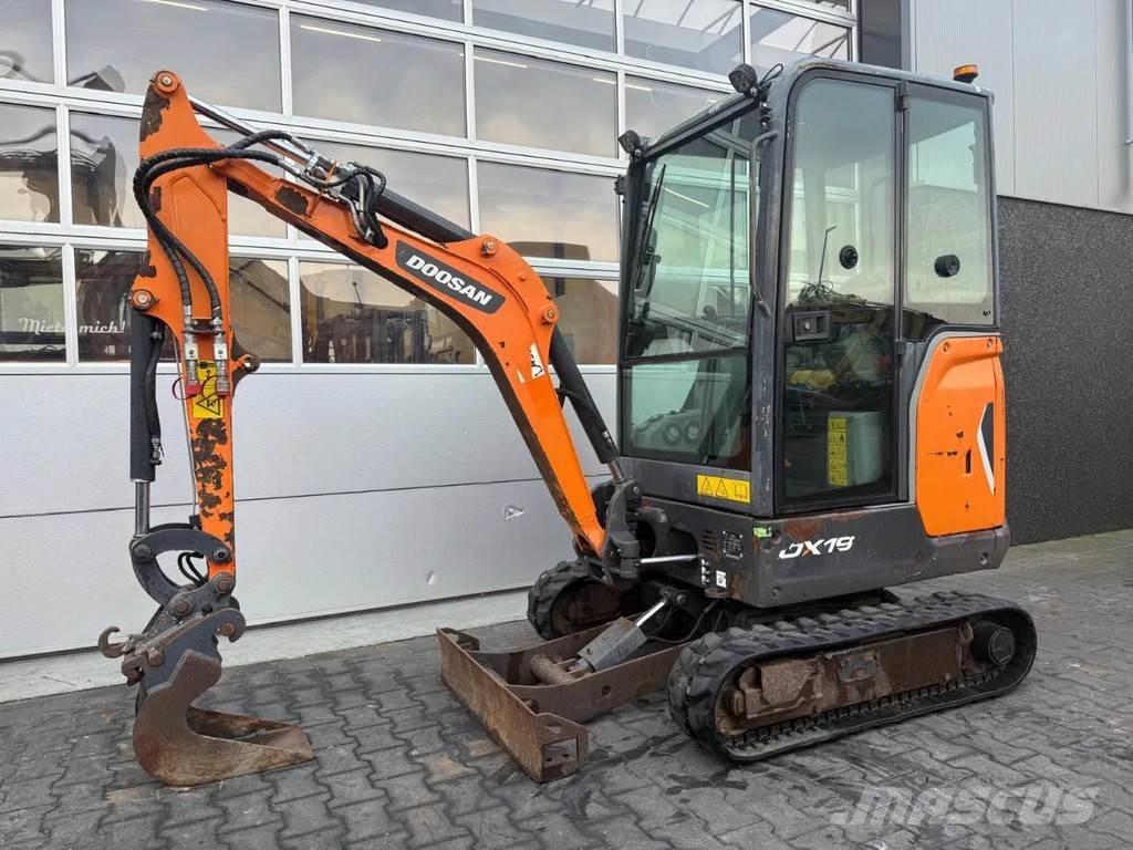Doosan DX19 소형 굴삭기 7톤 미만